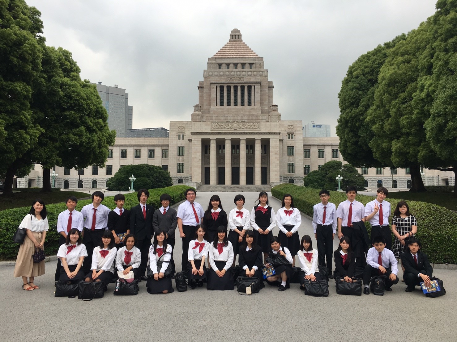 5月28日 月 高校2年生が社会見学で国会議事堂と東京タワーに行きました 東邦高等学校